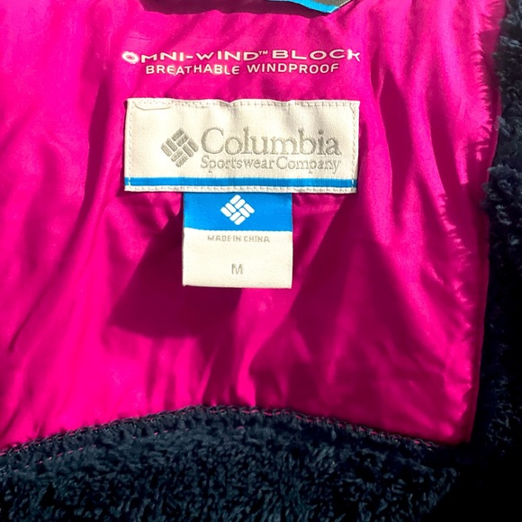 NWOT Columbia Fuscia/Magenta windproof jacket with a faux fur lining. - Picture 6 of 10